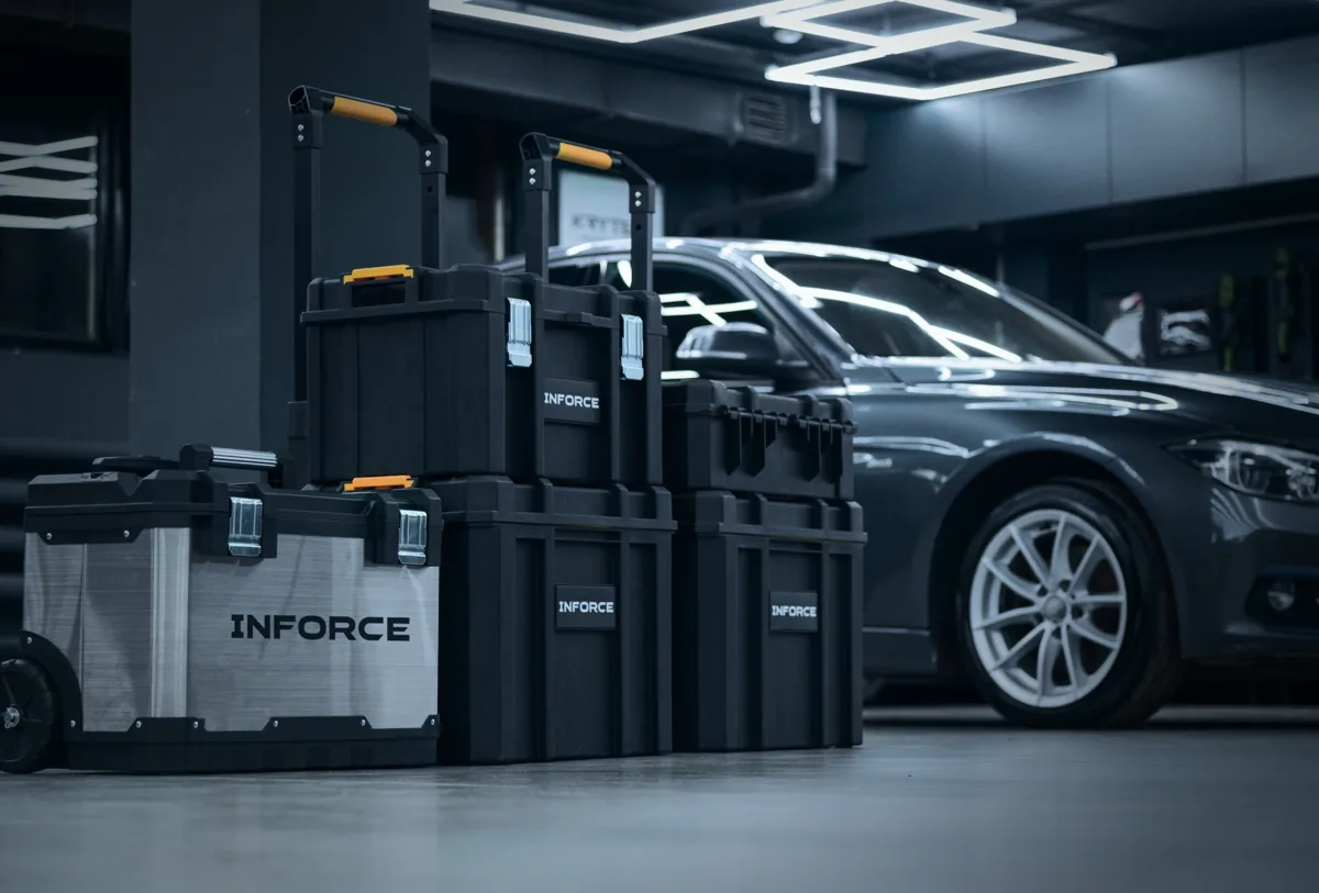 INFORCE modular tool boxes in a workshop